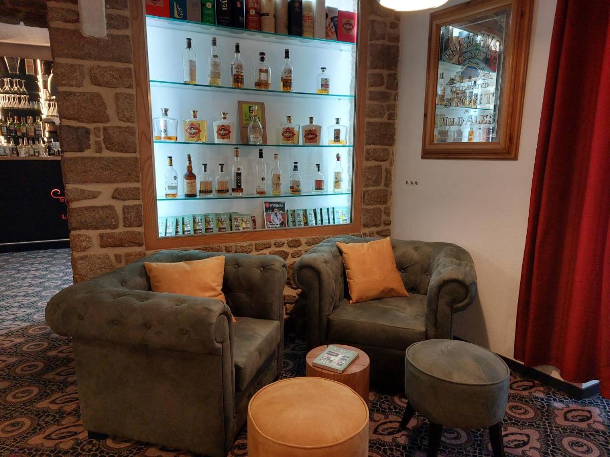 Logis Hotel Le Grand Cerf Ernee Exterior photo