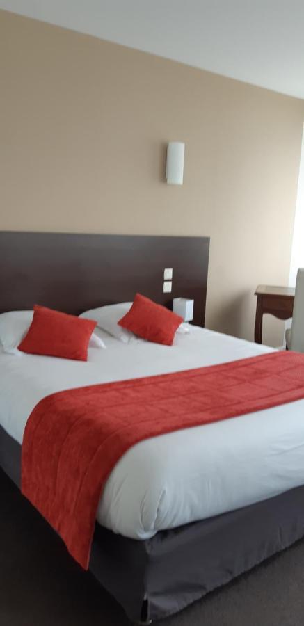 Logis Hotel Le Grand Cerf Ernee Exterior photo