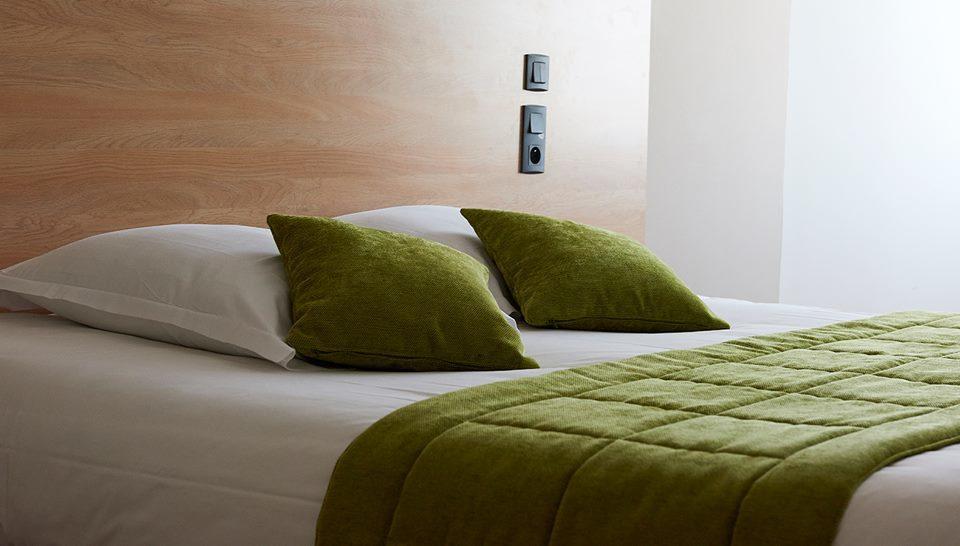Logis Hotel Le Grand Cerf Ernee Exterior photo