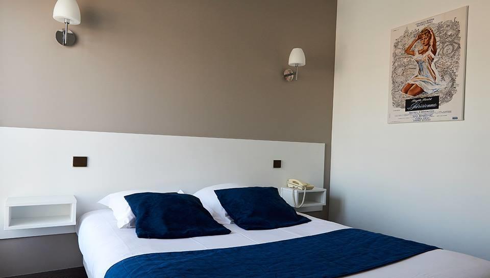 Logis Hotel Le Grand Cerf Ernee Exterior photo