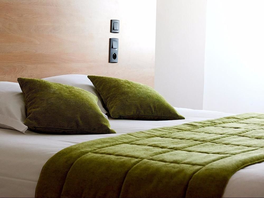 Logis Hotel Le Grand Cerf Ernee Exterior photo